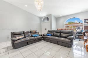 910 Nw 133rd Ave Miami, FL 33182 - MLS#A11868775