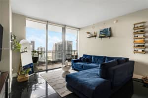 92 Sw 3rd St 4312, Miami