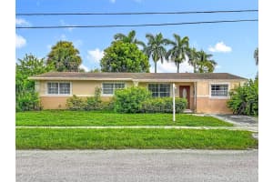 1521 Nw 168th Ter, Miami Gardens