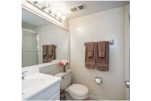 212 Lake Pointe Dr 112, Oakland Park, FL 33309 - MLS#A11868837