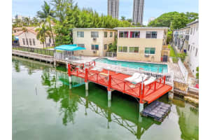4730 Pine Tree Dr 14, Miami Beach