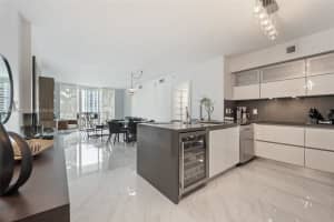 325 S Biscayne Blvd 2515, Miami