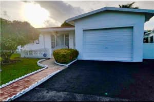 4231 Nw 49th Ave Lauderdale Lakes, FL 33319 - MLS#A11868920
