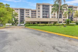 900 Ne 195th Street 607, Miami