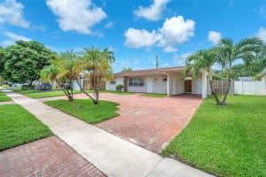 2112 N 32nd Ct 0 Hollywood, FL 33021 - MLS#A11868975