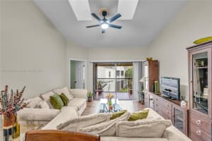 2511 Nw 56th Ave 2-25, Lauderhill