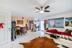 541 Blue Heron Dr 205 Hallandale Beach, FL 33009 - MLS#A11869004