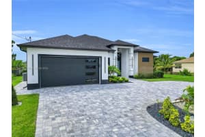 911 Sara Ave N, Lehigh Acres, FL 33971 - MLS#A11869026