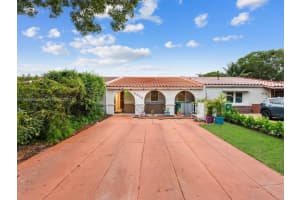 6928 Holly Rd, Miami Lakes, FL 33014 - MLS#A11869056