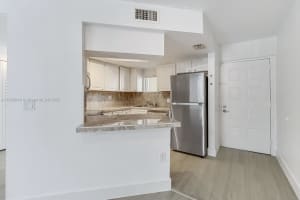 8333 Lake Dr 302, Doral, FL 33166 - MLS#A11869088