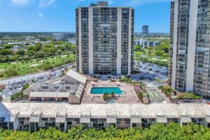 20379 W Country Club Dr 1639, Aventura