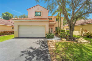 704 Stanton Dr, Weston