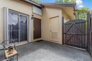137 Essex Rd 3-28, Hollywood, FL 33024 - MLS#A11869209