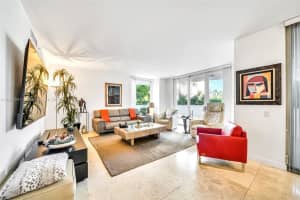 21050 Point Pl 401, Aventura