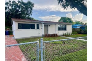 740 Nw 179th Ter, Miami Gardens