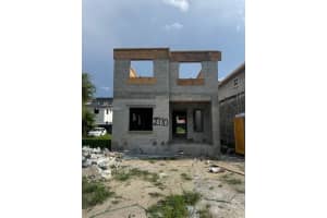 2770 Nw 44 St, Miami