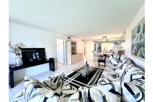 671 S Hollybrook Dr 209 Pembroke Pines, FL 33025 - MLS#A11869382