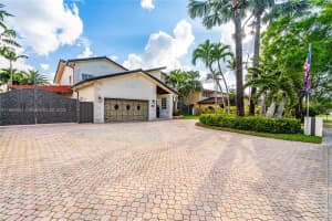 10298 NW 130th St, Hialeah Gardens, FL 33018 - MLS#A11869424