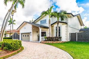 10298 NW 130th St, Hialeah Gardens, FL 33018 - MLS#A11869424