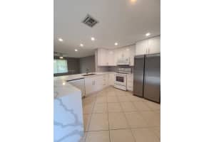 305 NW 109th Ave 305, Pembroke Pines, FL 33026 - MLS#A11869530