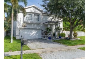 85 Gables Blvd, Weston