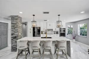 85 Gables Blvd, Weston, FL 33326 - MLS#A11869550
