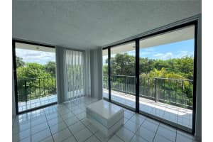 9682 Fontainebleau Blvd 410, Miami