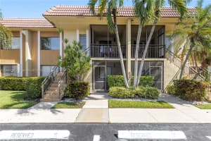 301 Lakeview Dr 102 Weston, FL 33326 - MLS#A11869788