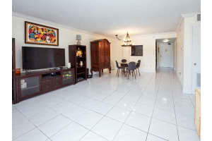 130 S Shore Dr 3C, Miami Beach, FL 33141 - MLS#A11869838