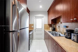 1120 NE 10th St 7, Hallandale Beach, FL 33009 - MLS#A11869873