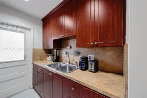 1120 NE 10th St 7, Hallandale Beach, FL 33009 - MLS#A11869873