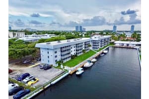 3551 Ne 169th St 105, North Miami Beach