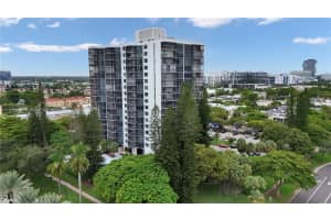20100 W Country Club Dr 1003, Aventura