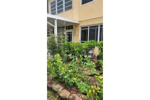 135 Ne 202nd Ter N7, Miami Gardens