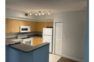 8020 N Nob Hill Rd 204, Tamarac