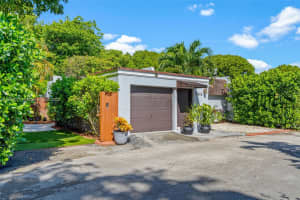 18805 W Lake Dr, Hialeah, FL 33015 - MLS#A11870070