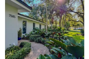 7585 SW 163rd St, Palmetto Bay, FL 33157 - MLS#A11870194