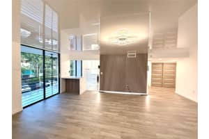 671 Ne 195th St 220e, Miami