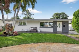 8210 Nw 10th St, Pembroke Pines