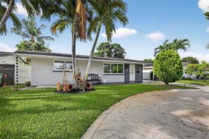 8210 NW 10th St, Pembroke Pines, FL 33024 - MLS#A11870227