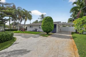 8210 NW 10th St, Pembroke Pines, FL 33024 - MLS#A11870227