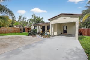 606 N 28th Ave, Hollywood, FL 33020 - MLS#A11870344