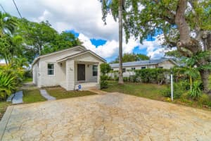 30 SW 7th St, Hallandale Beach, FL 33009 - MLS#A11870354