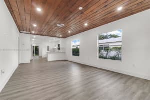 30 SW 7th St, Hallandale Beach, FL 33009 - MLS#A11870354