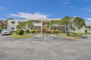 900 Crystal Lake Dr 2b, Deerfield Beach