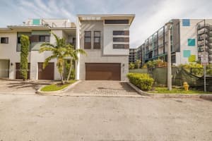 4369 Nw 9th St, Plantation