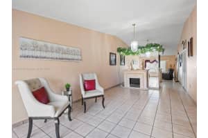 10211 NW 128th Ter, Hialeah Gardens, FL 33018 - MLS#A11870525