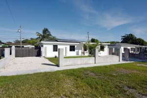 14520 Carver Dr, Miami