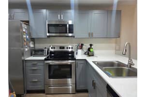 9410 Poinciana Pl 408, Davie, FL 33324 - MLS#A11870583