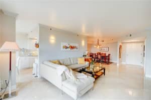 2000 Island Blvd 408, Aventura